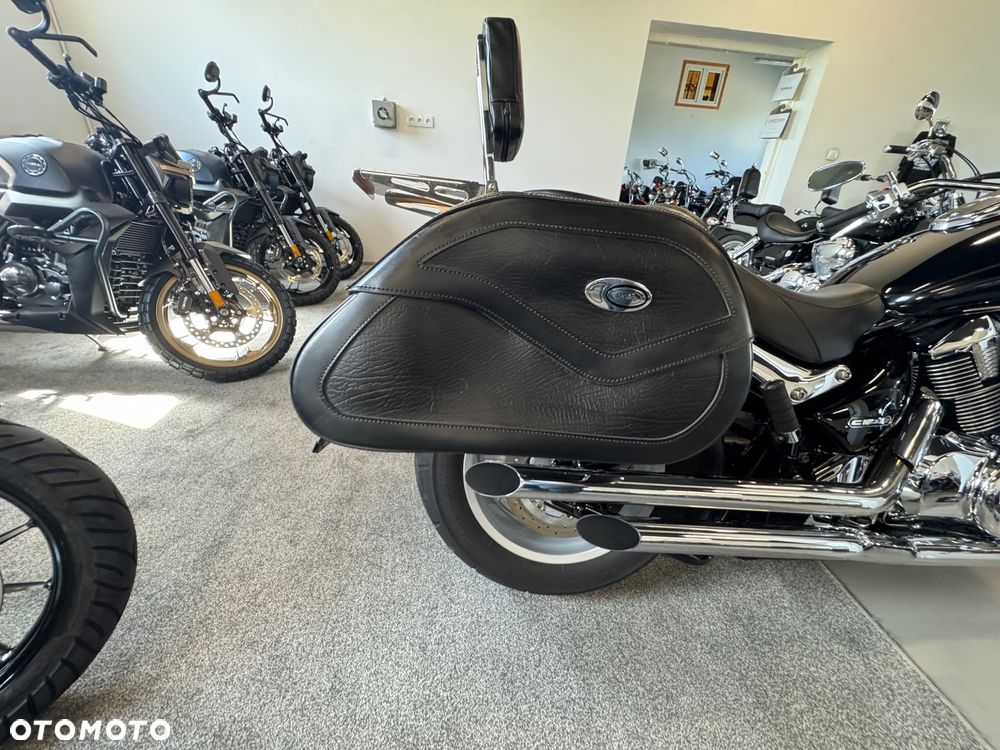 Suzuki Intruder - 13
