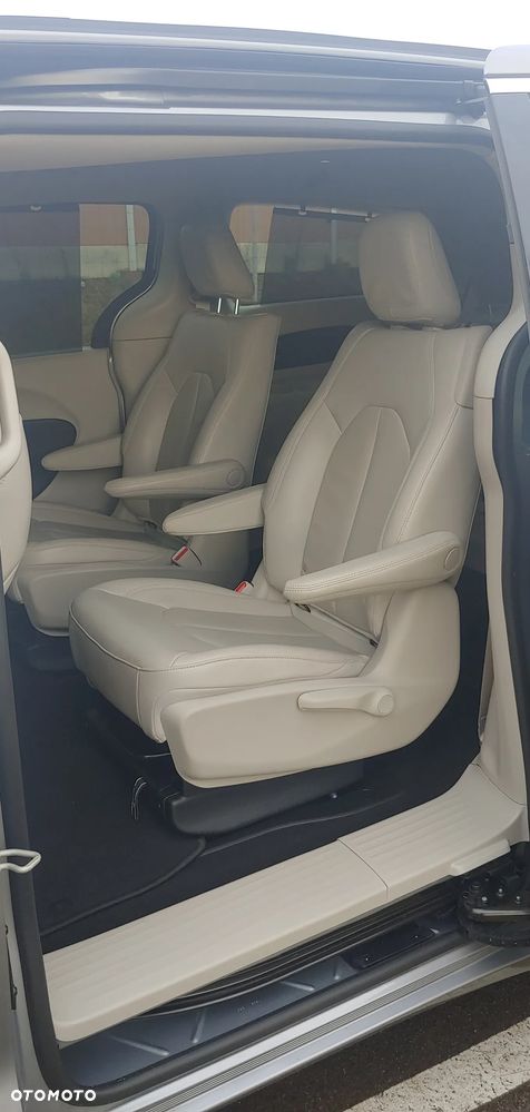 Chrysler Pacifica - 11