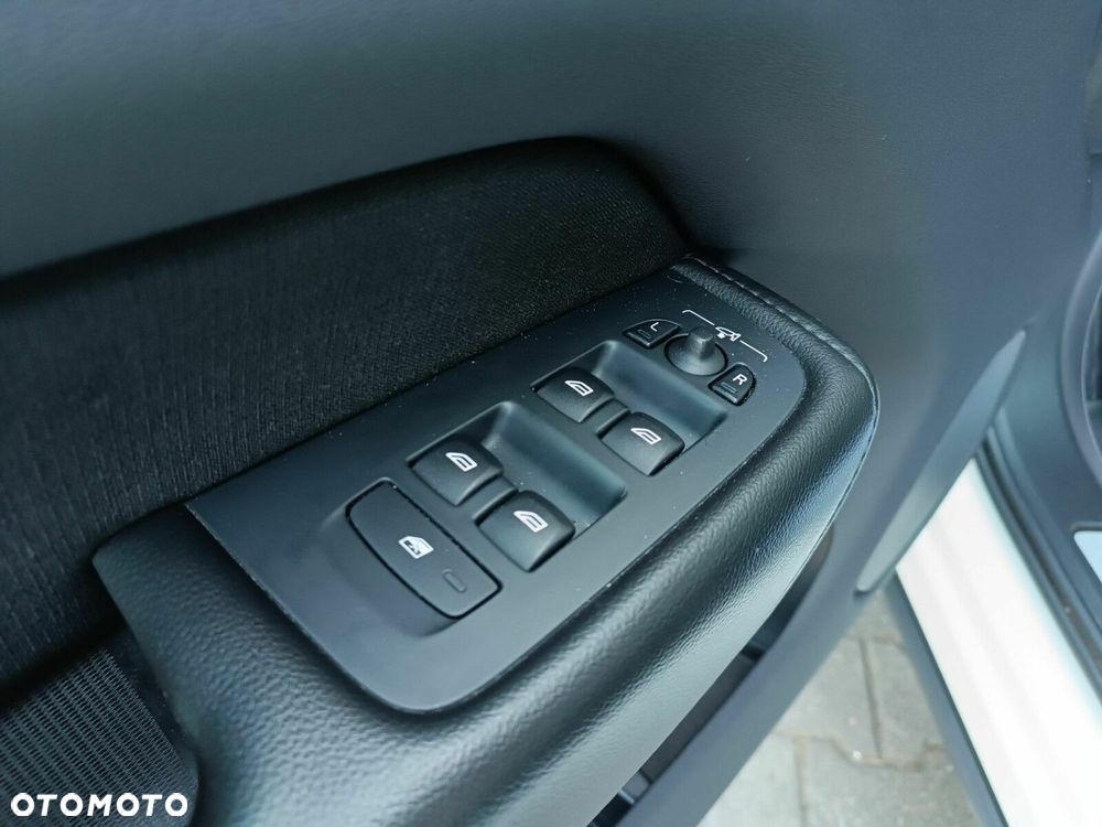 Volvo XC 60 T4 Momentum Pro - 25