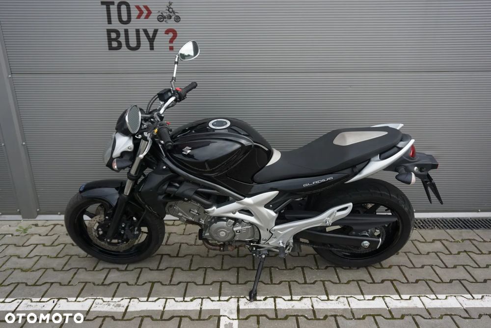 Suzuki Gladius - 8