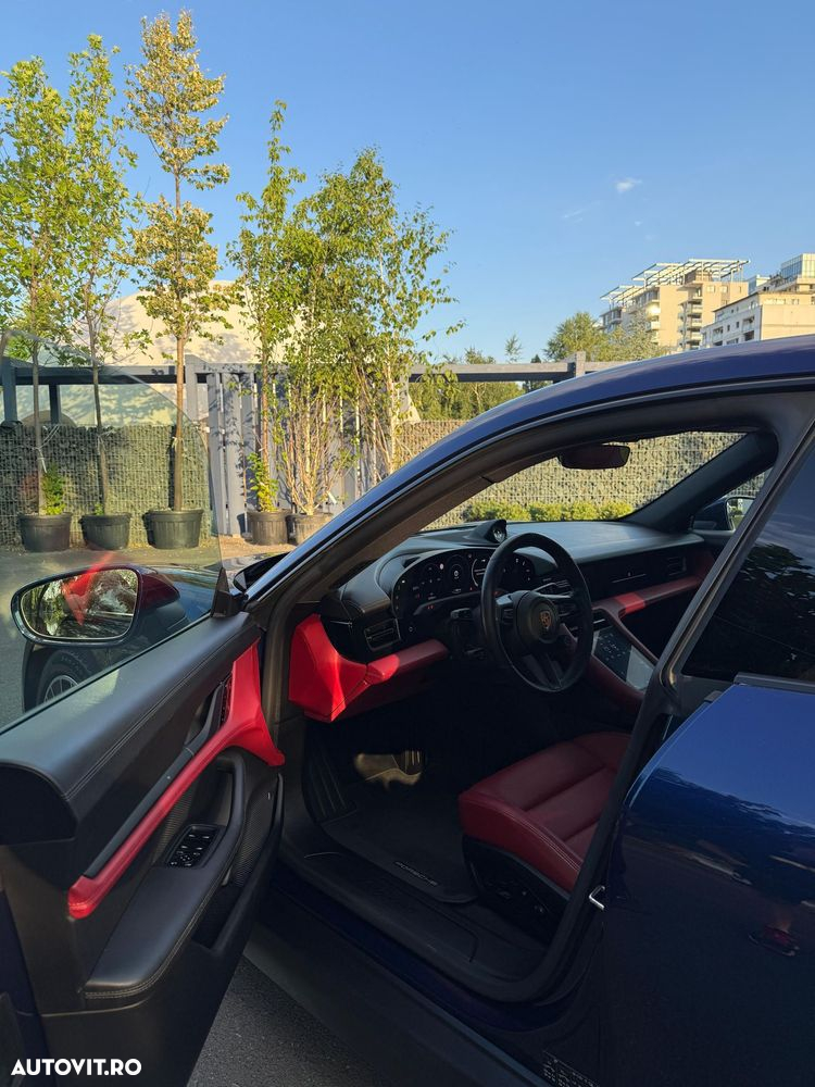 Porsche Taycan - 7