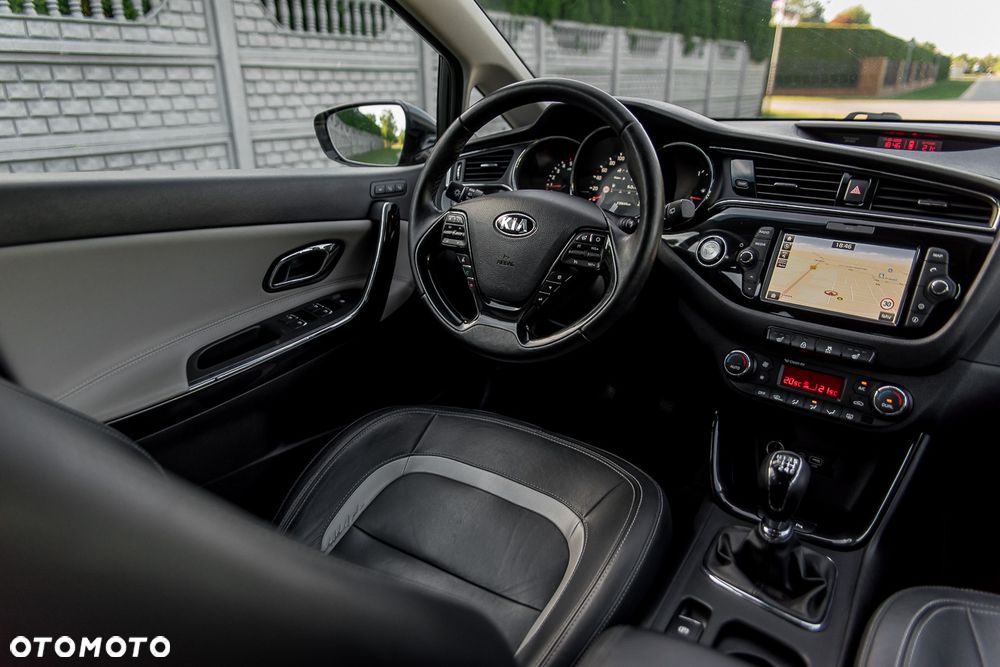 Kia Ceed 1.6 CRDi 136 ISG Platinum Edition - 33