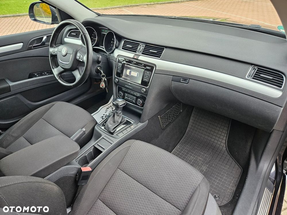 Skoda Superb 2.0 TDI DSG Exclusive - 8