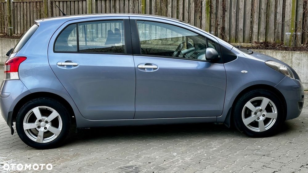Toyota Yaris 1.33 VVT-i Executive - 5