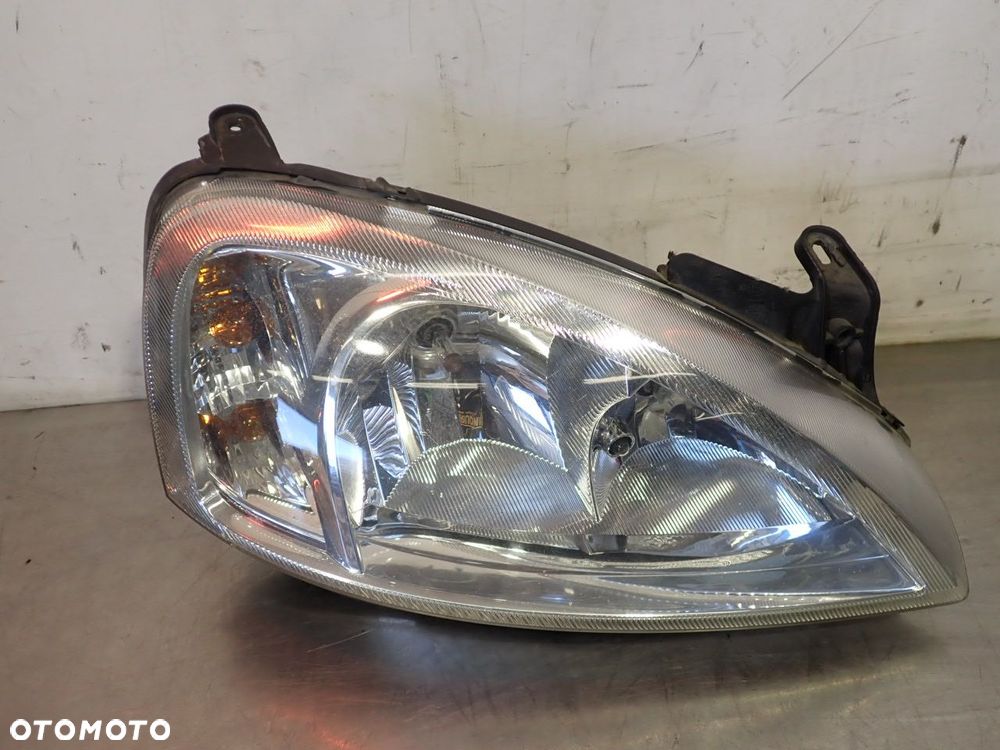 LAMPA PRAWA PRZEDNIA OPEL CORSA C - 2