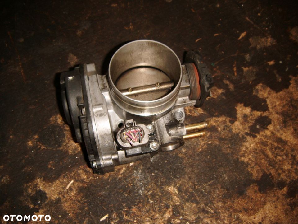 VW BORA 2.3B 99R PRZEPUSTNICA 021133066 - 1