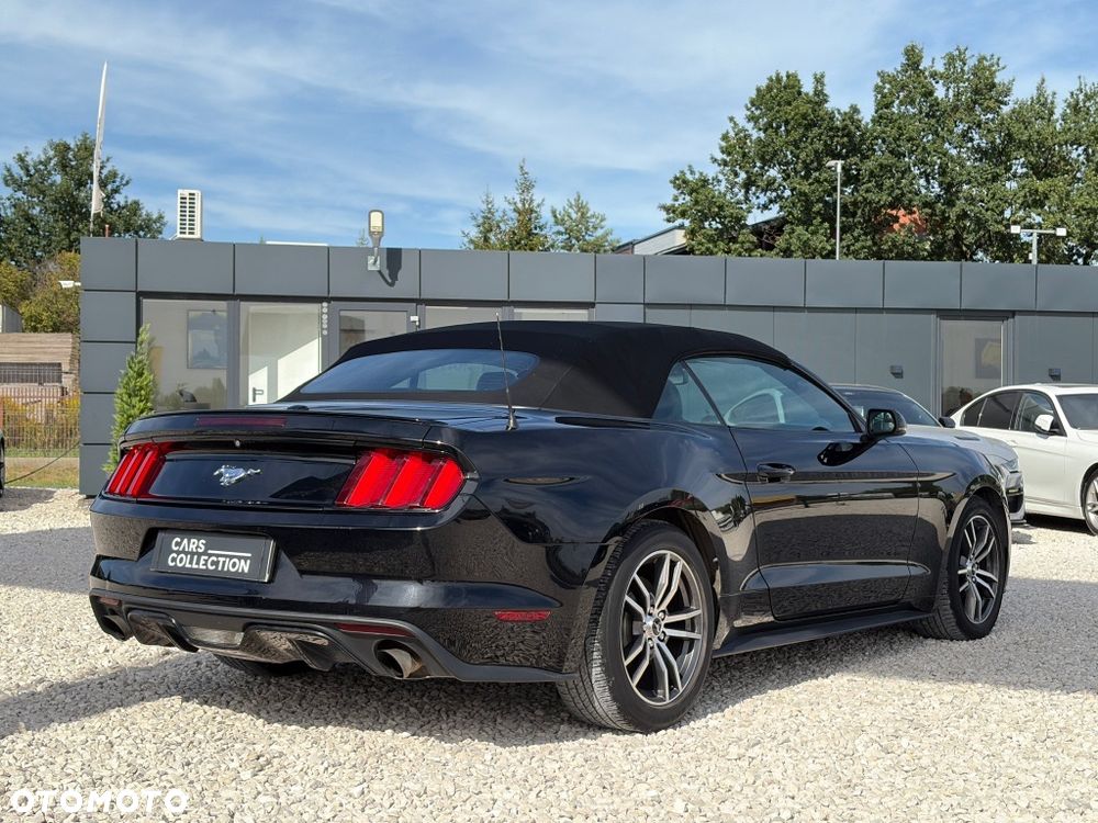 Ford Mustang - 4