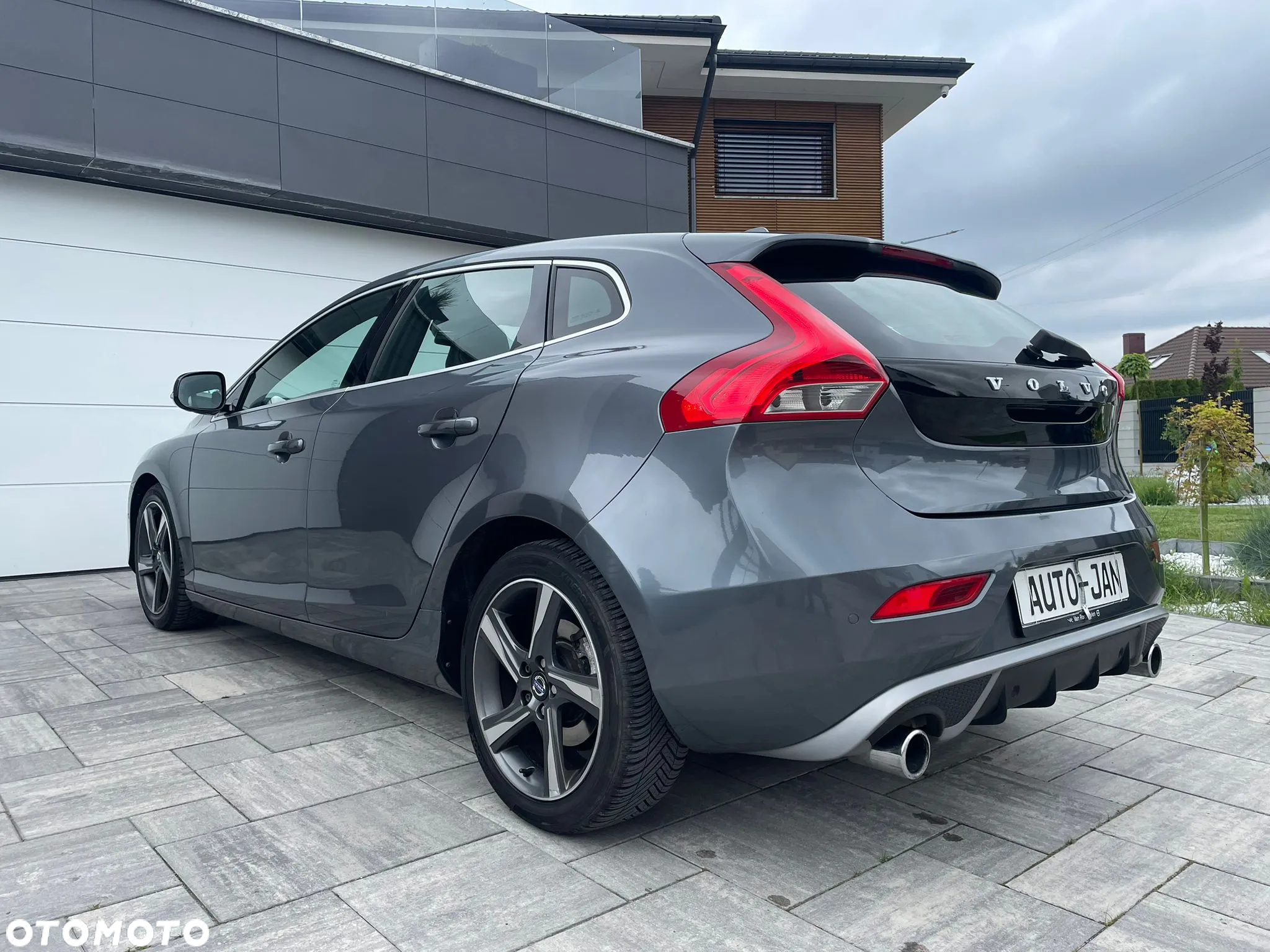 Volvo V40 D2 R-Design - 37