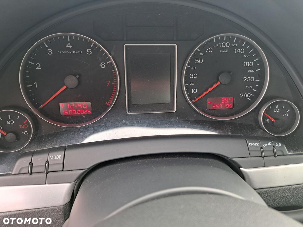 Audi A4 Limousine - 13