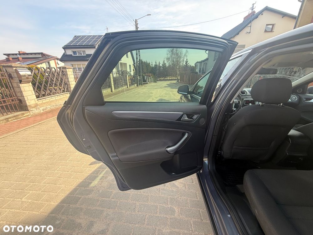 Ford Mondeo 2.0 TDCi Ghia - 18