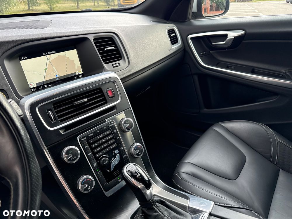 Volvo V60 D4 Geartronic RDesign - 21