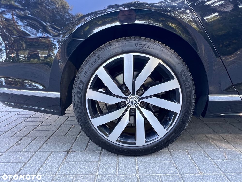Volkswagen Passat - 33