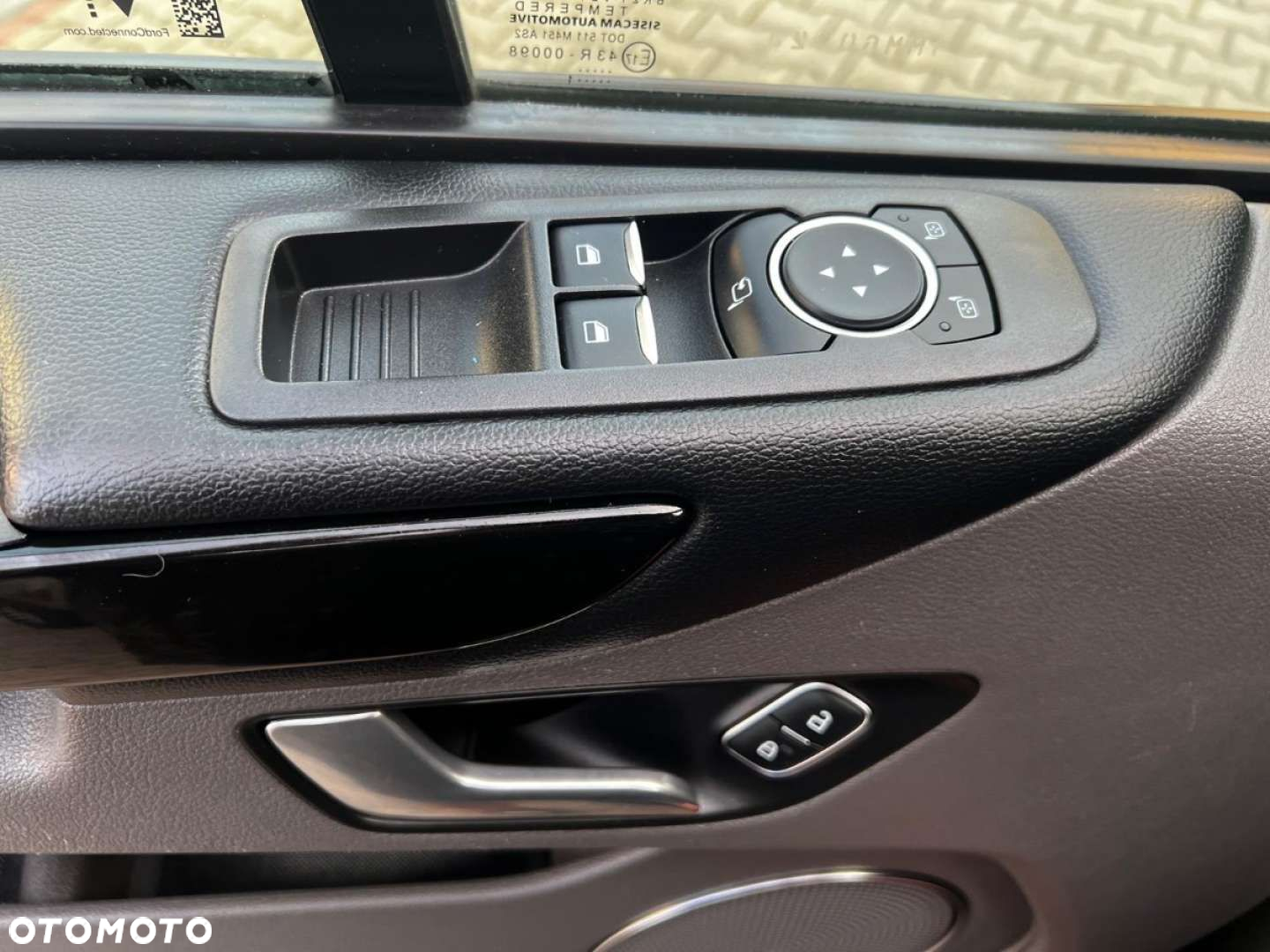 Ford Tourneo Custom - 26