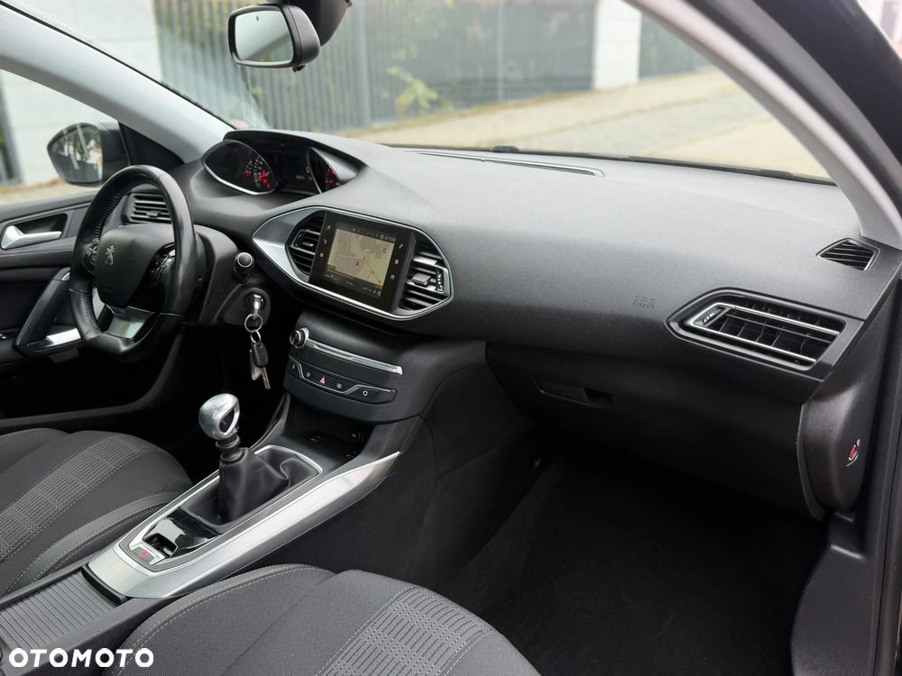 Peugeot 308 1.5 BlueHDi Allure S&S - 24