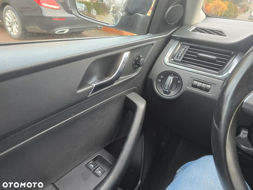 Skoda RAPID 1.2 TSI Ambition - 12