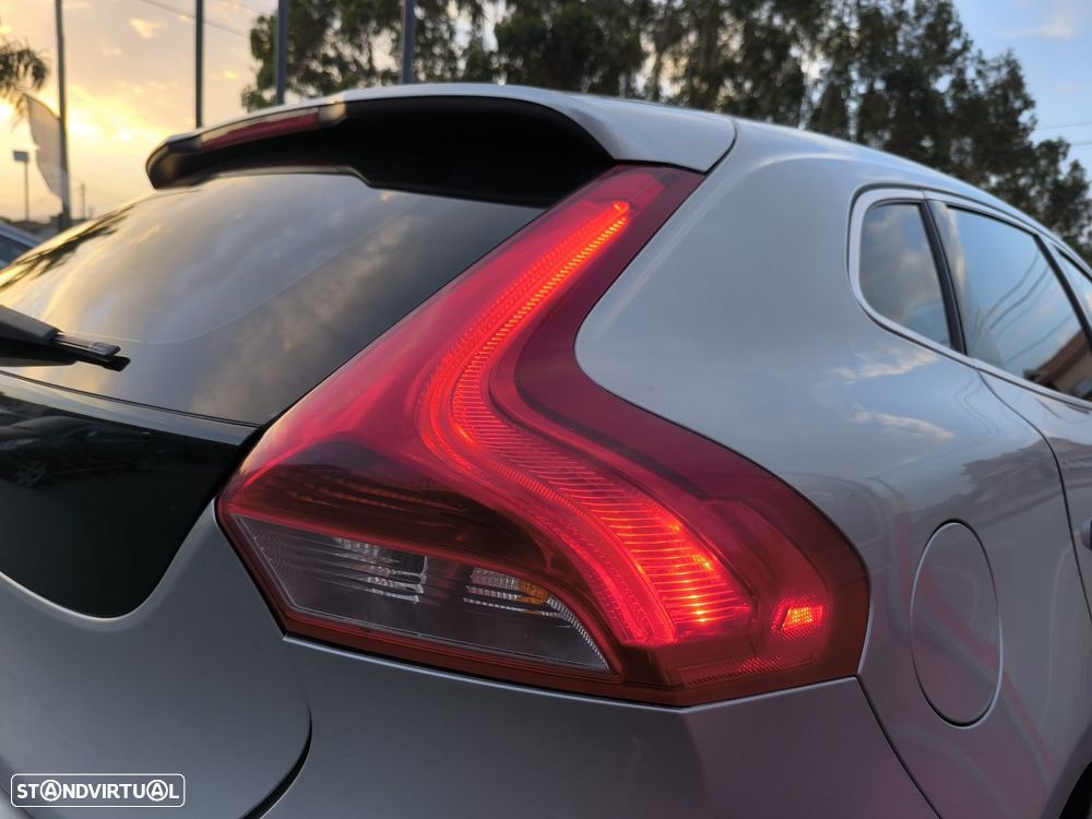 Volvo V40 1.6 D2 R-Design - 16