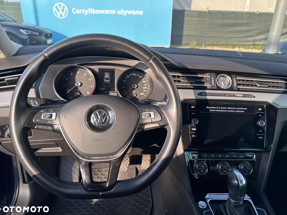 Volkswagen Passat - 12