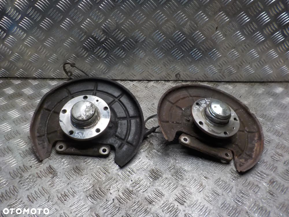 OPEL CORSA D 1.6 TB PIASTA LEWY LUB PRAWY TYŁ TYLNIA - 1