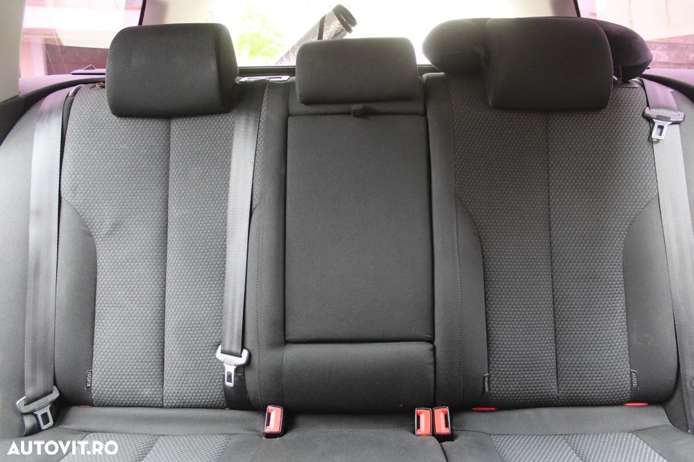 Volkswagen Passat 2.0 TDI BlueMotion Technology Comfortline - 18