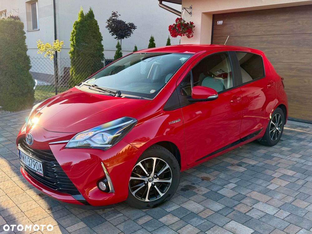 Toyota Yaris Hybrid 100 Sol