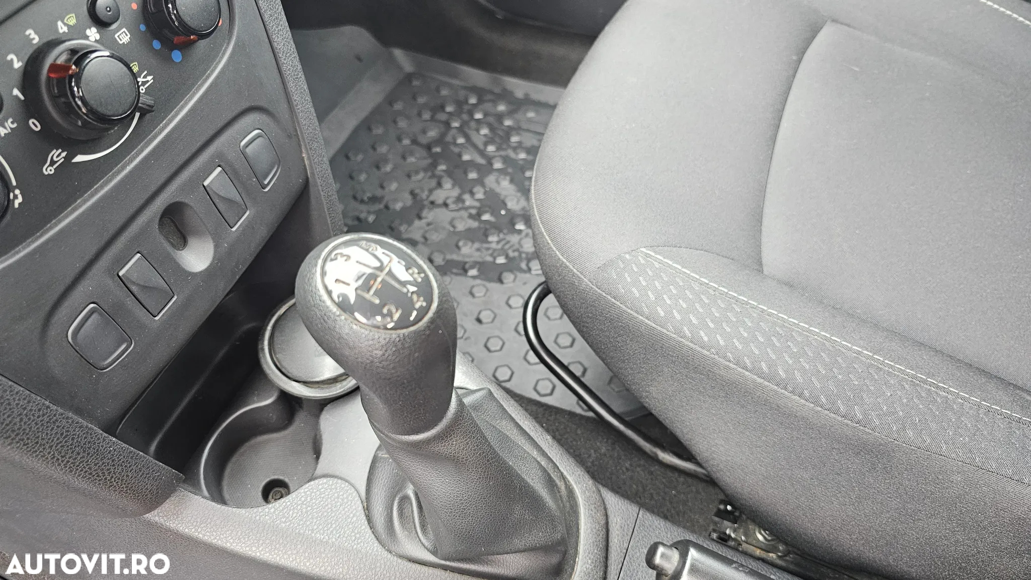 Dacia Logan MCV 1.0 SCe SL PLUS - 10