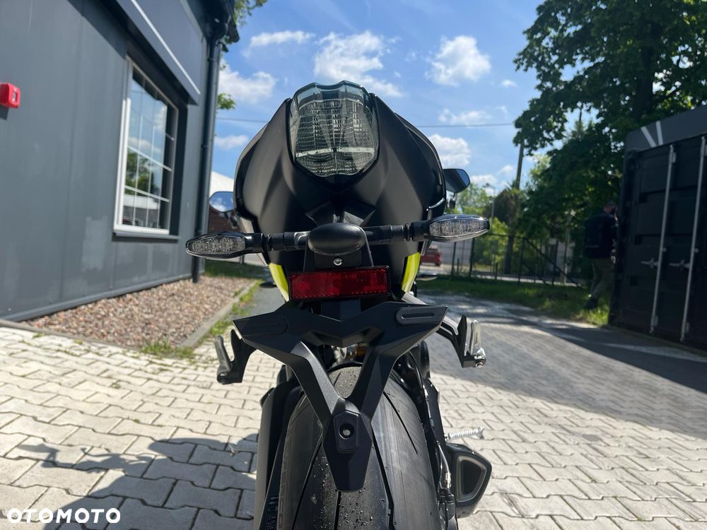 Triumph Street Triple - 21