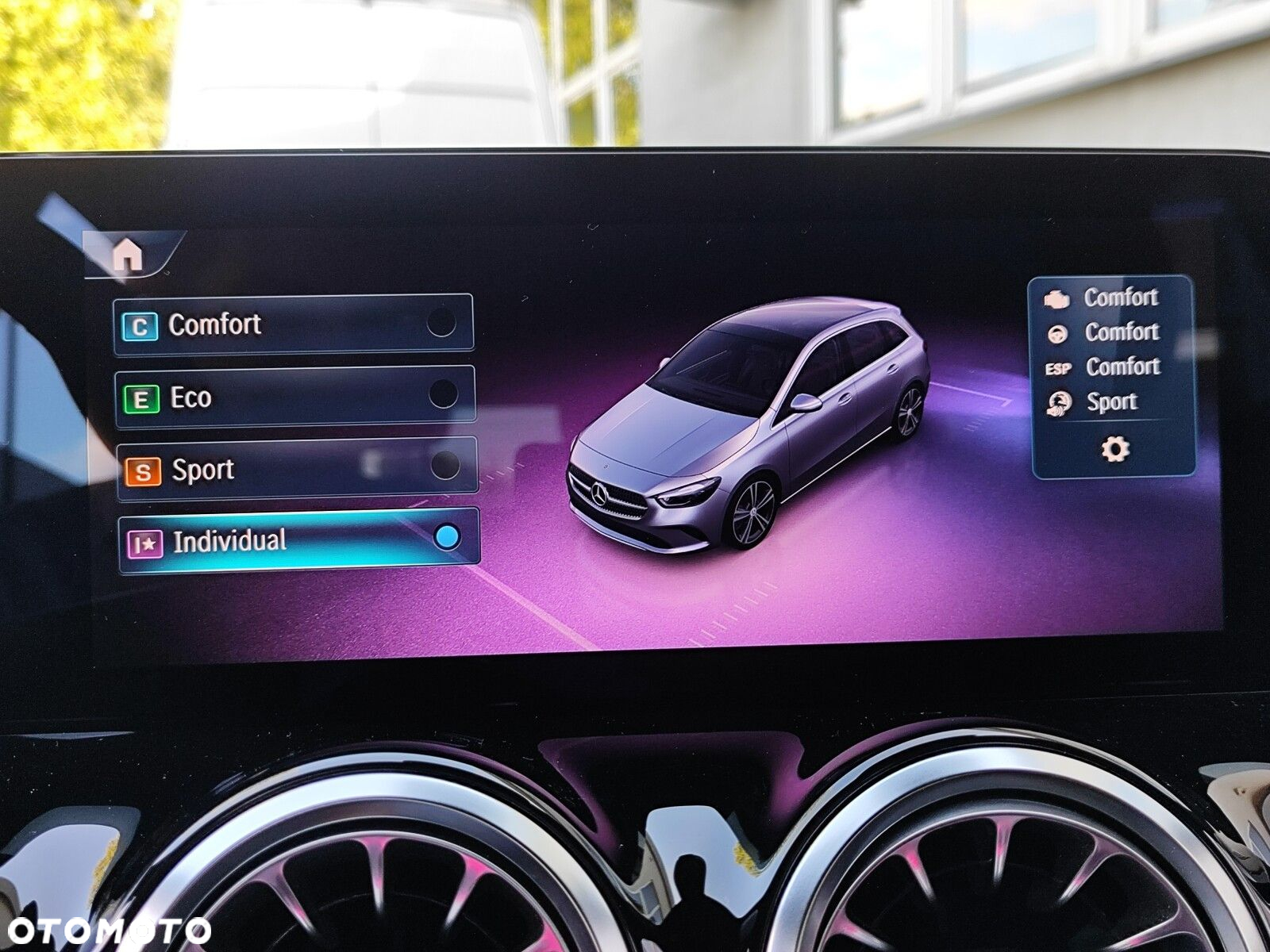 Mercedes-Benz Klasa B 220 4-Matic AMG Line 7G-DCT - 35