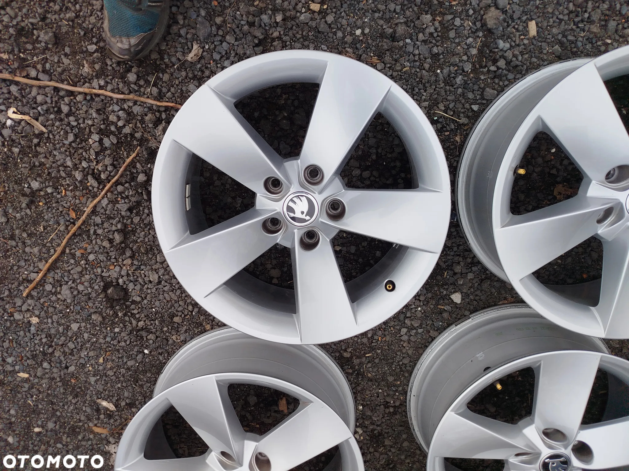 Felgi Aluminiowe Skoda 5x112 7Jx17 Et45 57A601025F Oryginał Super Stan - 2