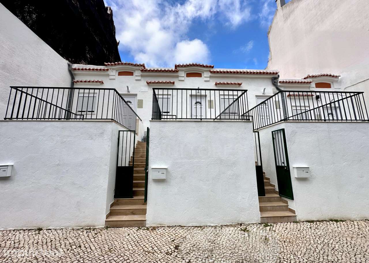 Moradia T3 em Banda Totalmente Renovada com Terraço e Logradouro no... - Grande imagem: 2/22
