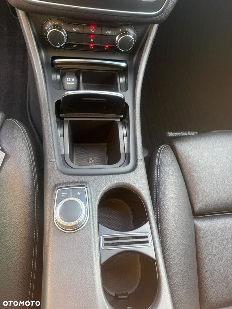Mercedes-Benz CLA 180 7G-DCT AMG Line - 27