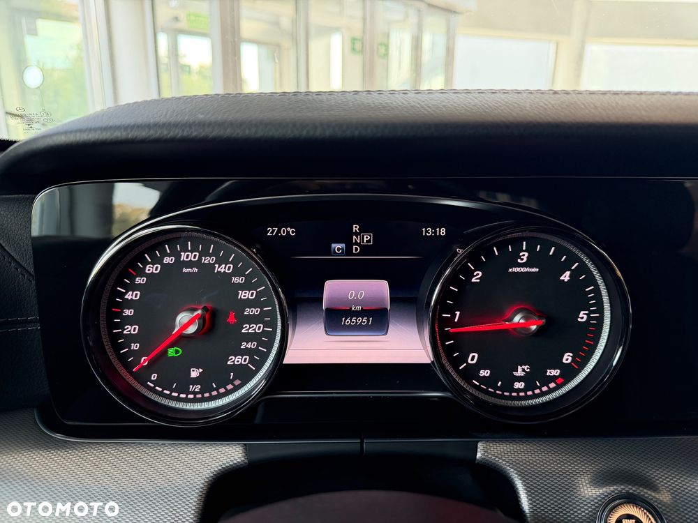 Mercedes-Benz Klasa E 220 d 4-Matic 9G-TRONIC - 29