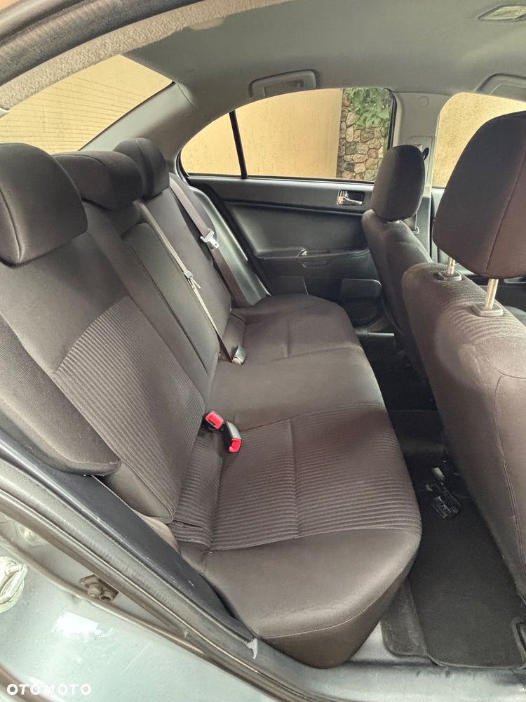 Mitsubishi Lancer 1.8 Intense - 10