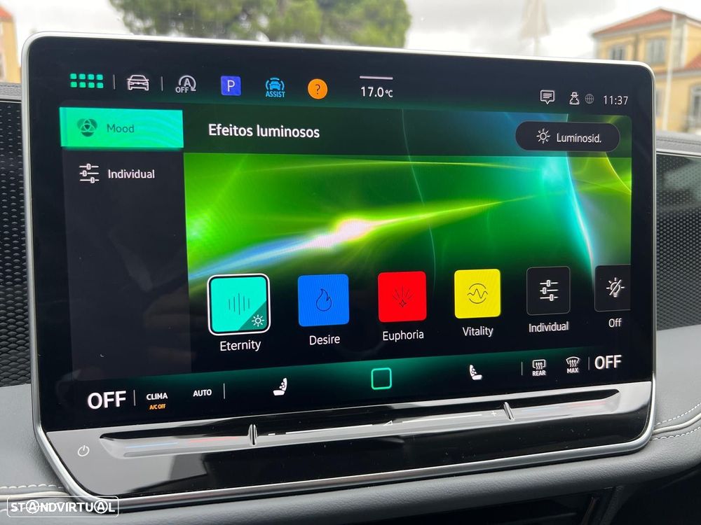 VW Passat Variant 2.0 TDi Business DSG - 32