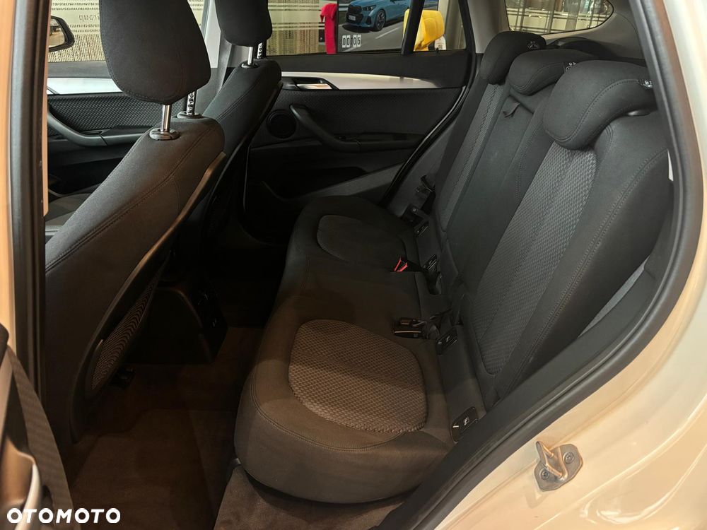 BMW X1 sDrive18i Advantage - 23