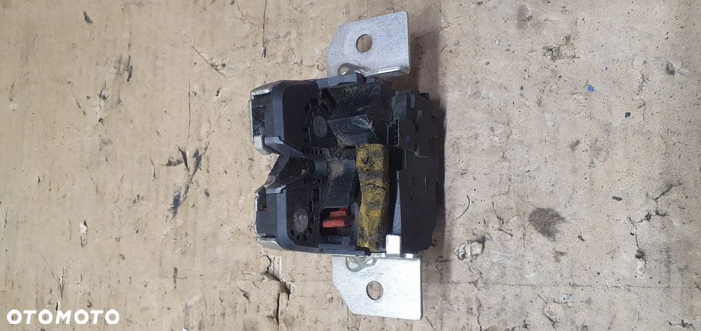 Zamek klapy bagażnika Mercedes W245 A1697400035 - 2