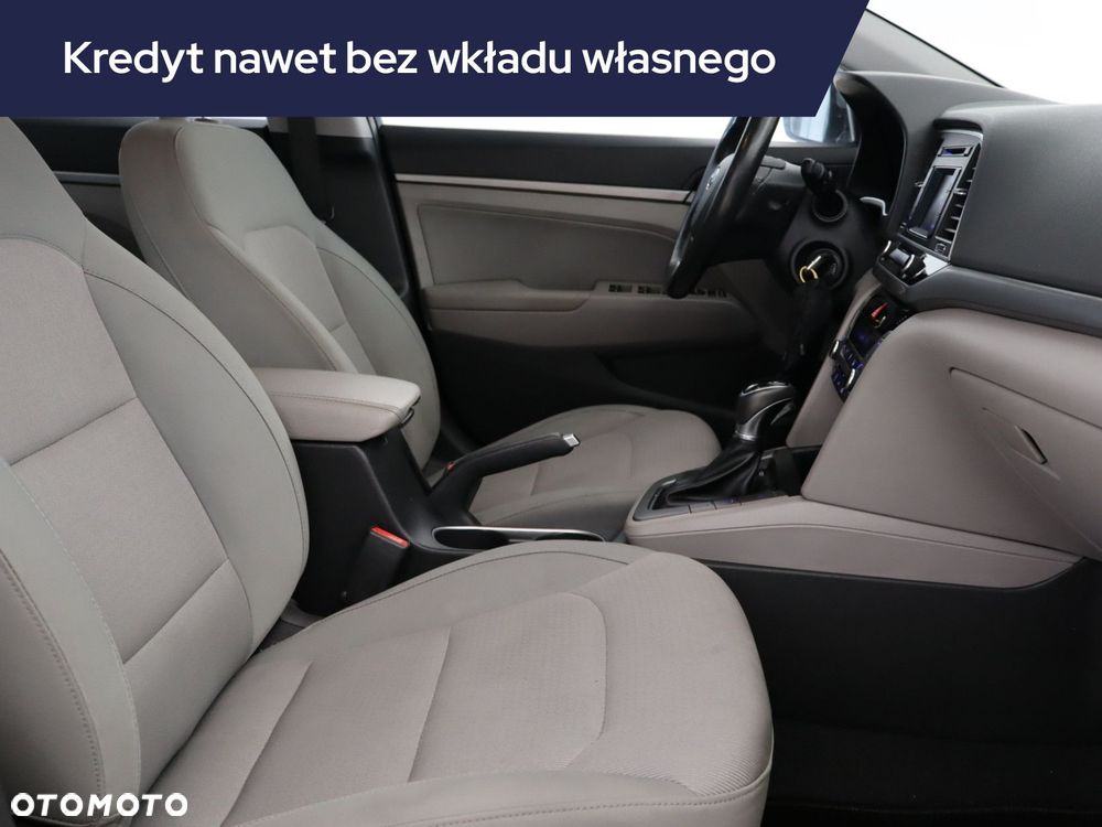 Hyundai Elantra - 11