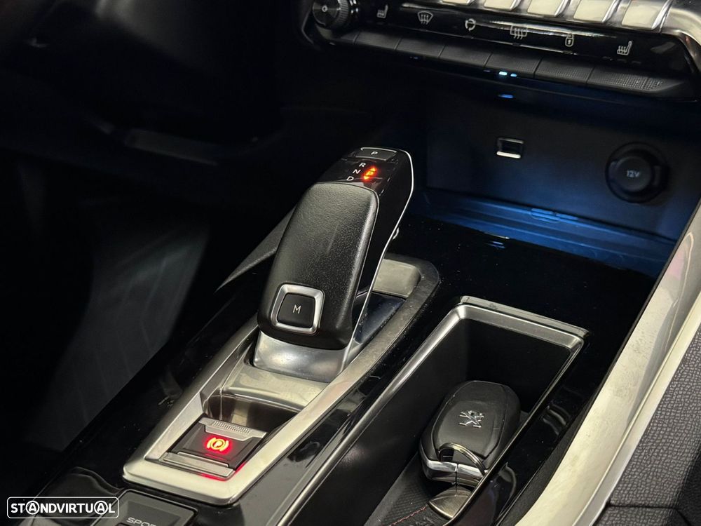 Peugeot 3008 1.2 PureTech Allure EAT8 - 28