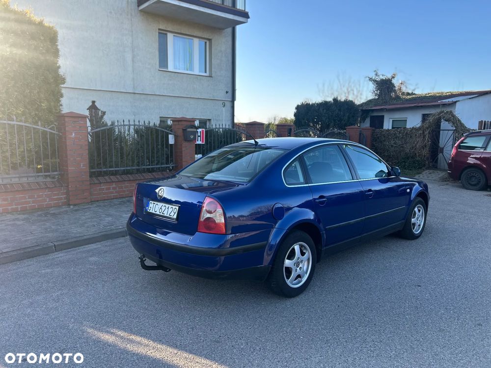 Volkswagen Passat - 4