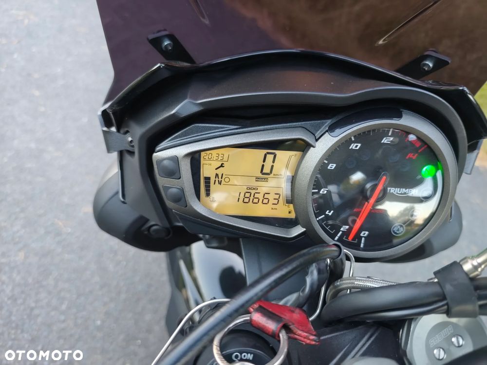 Triumph Street Triple - 8