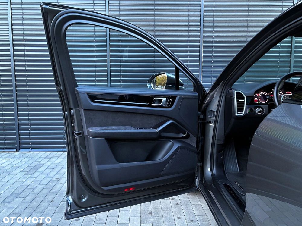 Porsche Cayenne - 21