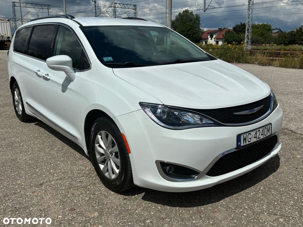 Chrysler Pacifica - 3