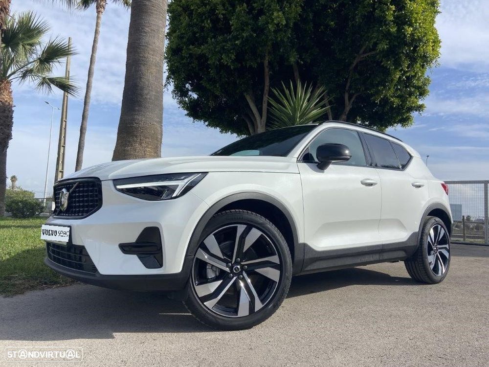 Volvo XC 40 2.0 B3 Plus Dark - 32