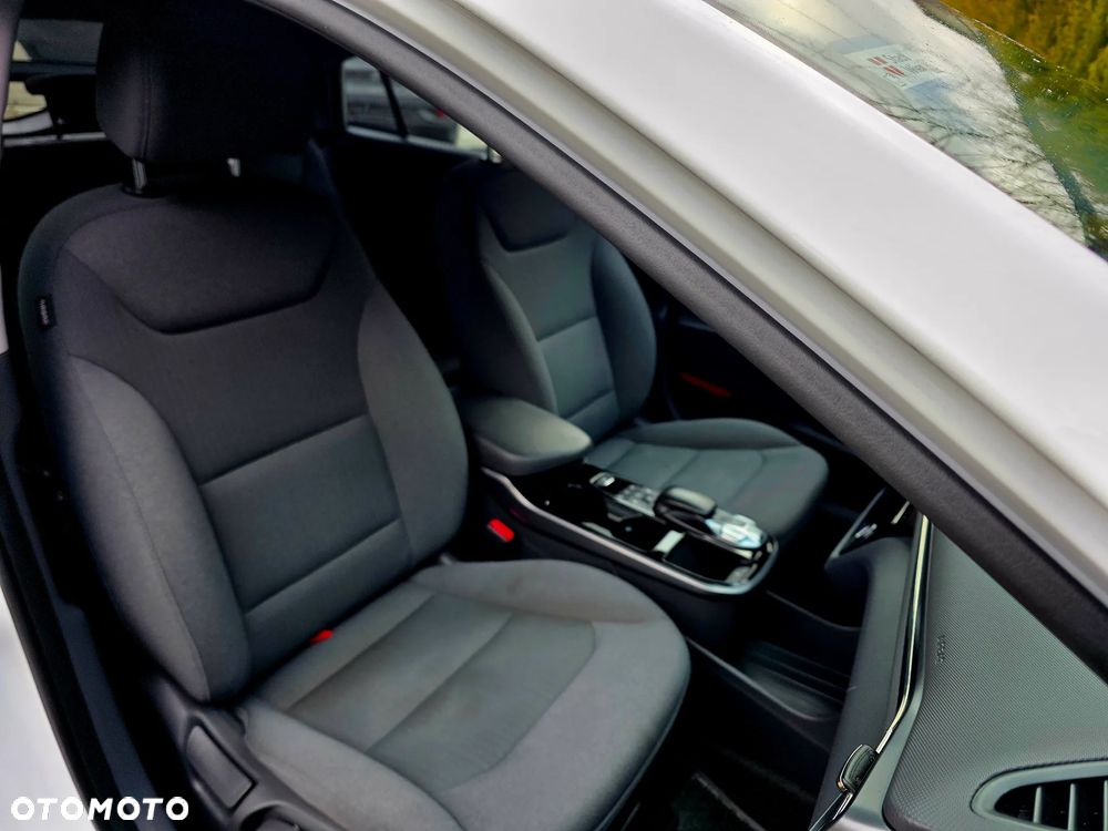 Hyundai IONIQ - 10