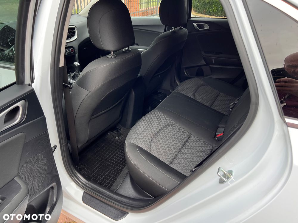 Kia Ceed 1.6 CRDi SCR M - 10
