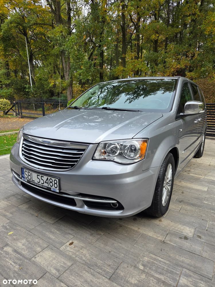 Chrysler Town & Country - 1
