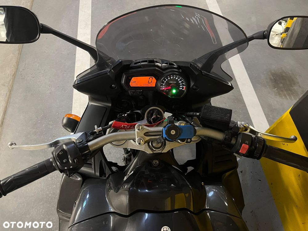 Yamaha FZ - 11