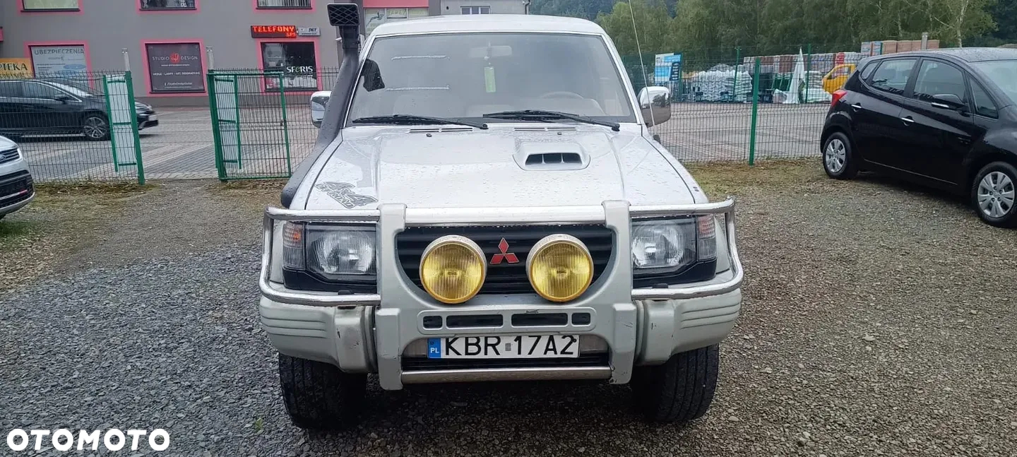 Mitsubishi Pajero - 2