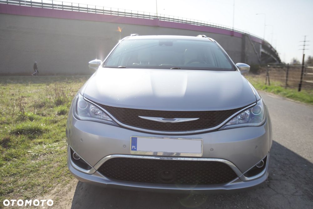 Chrysler Pacifica - 2