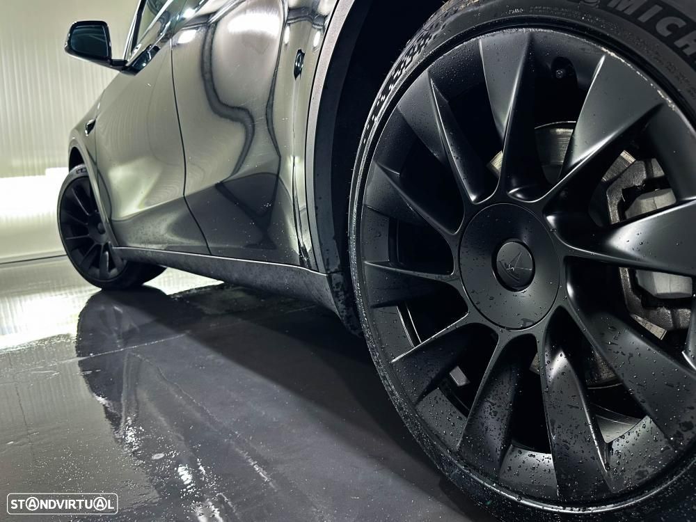 Tesla Model Y Long Range Dual Motor AWD - 8