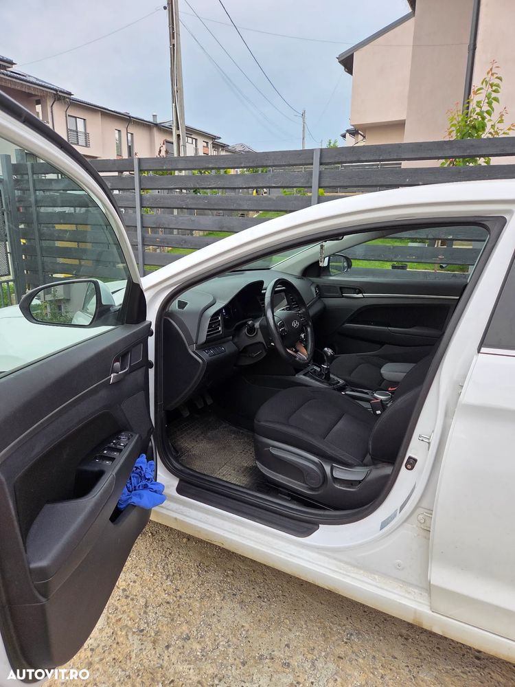 Hyundai Elantra ver-1-6-mpi-highway - 2